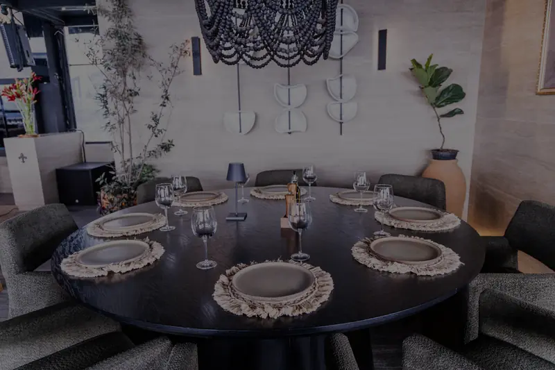 Mesa de Adorus servida para compartir